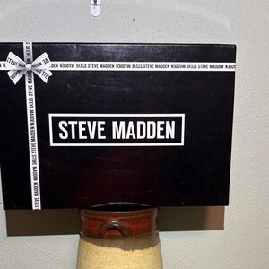 Steve Madden boxed gift set